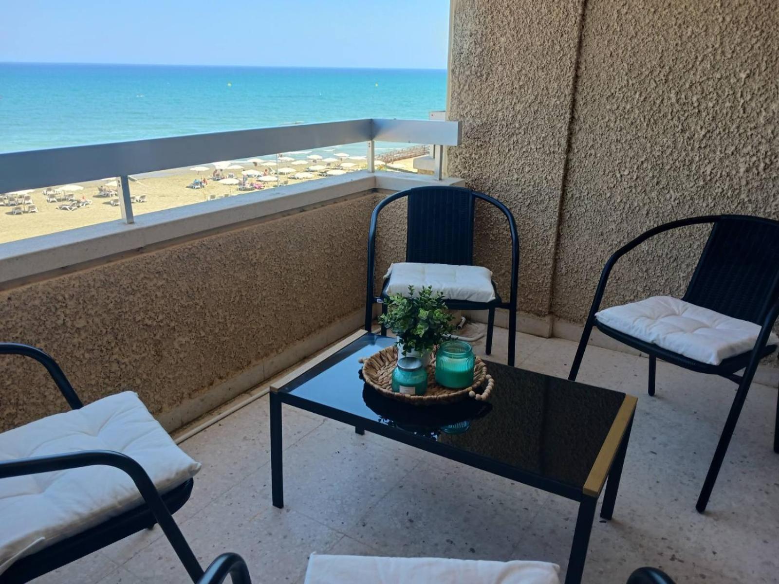 Apollon Sea View Beachfront Ap 302 Larnaca Extérieur photo